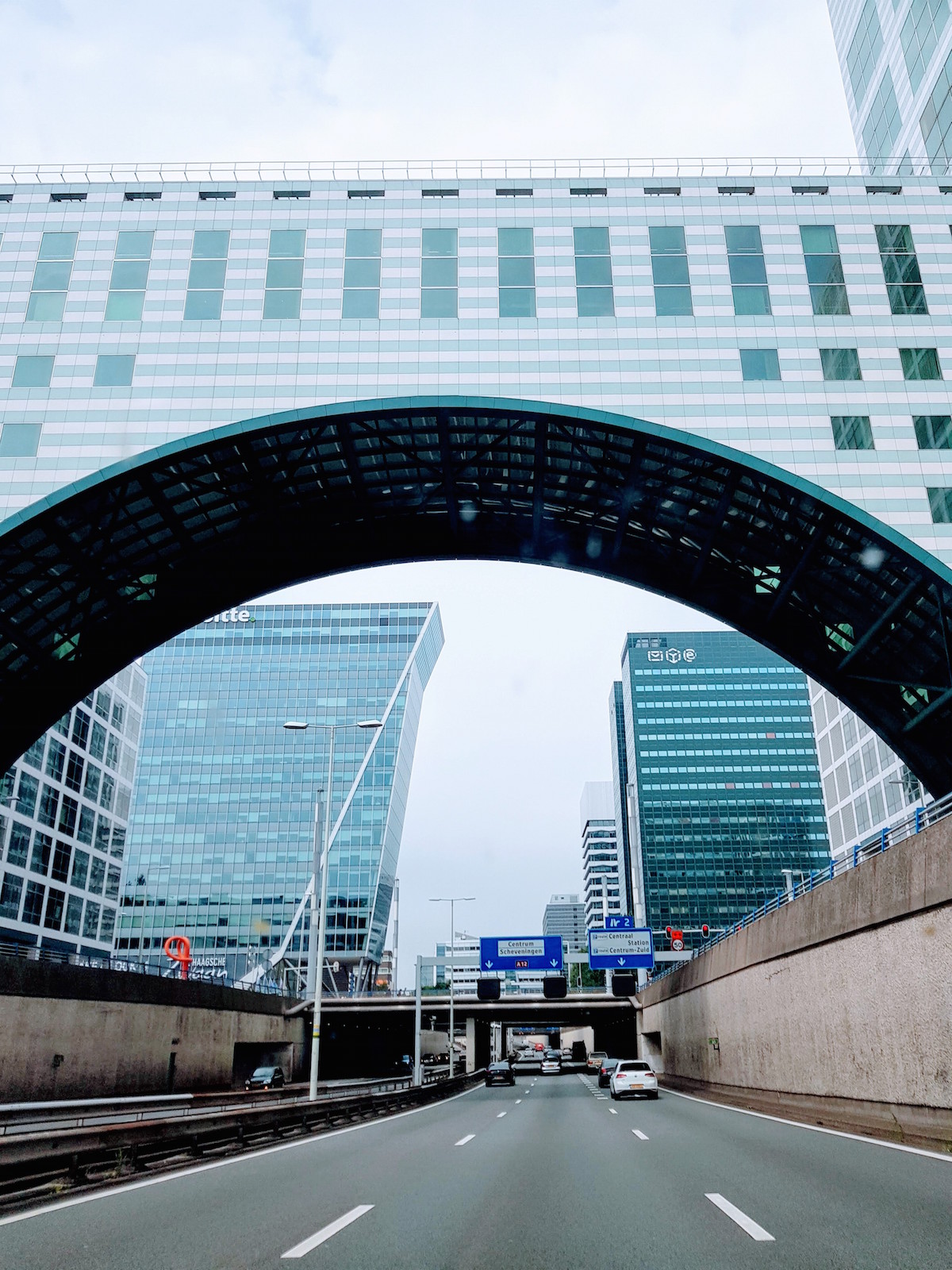 Wochenendurlaub in Den Haag: Autobahn-Tor ins Stadtzentrum