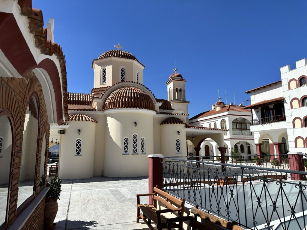 Diese Kirche in Spili gehört zum Kloster St. Raphael